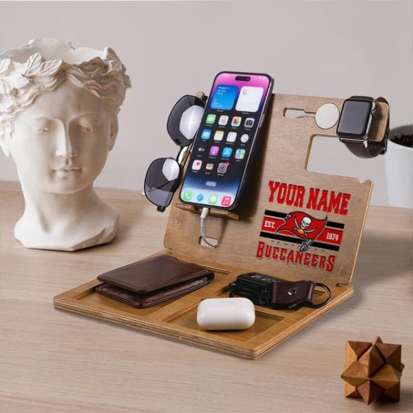 Tampa Bay Buccaneers Wooden Docking Station Gift For Fan SPTWOODENDS012 - Image 3